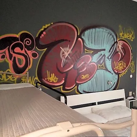 Hotel X