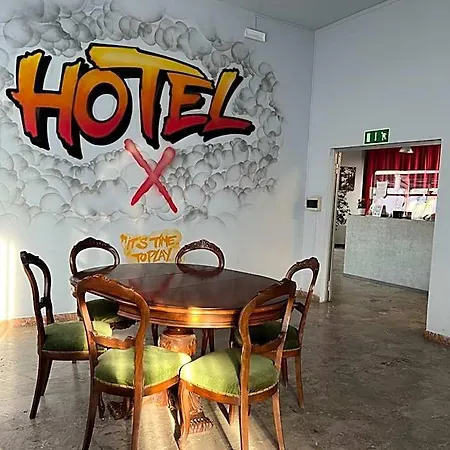 Hotel X 2*